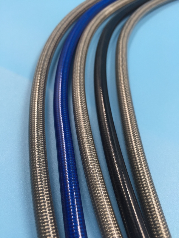 Mangueira de PTFE de alta pressão com uma camada trançada de aço inoxidável para transporte e hidráulica móvel